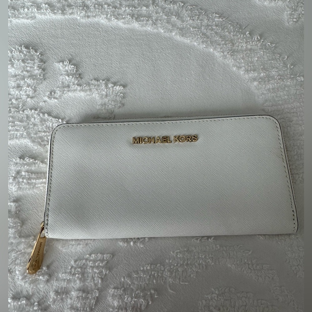 Michael Kors Women’s Jet Set Travel Continental Wallet